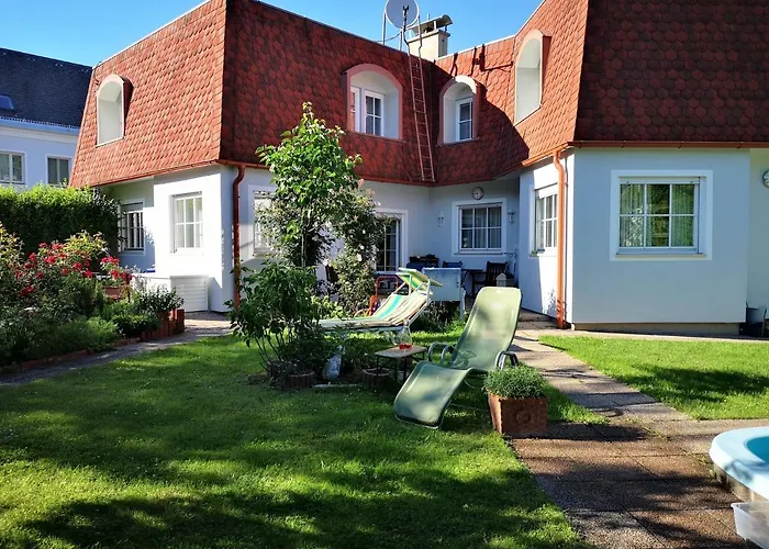 Hawei in Vienna - Doppelhaushälfte mit Garten und Pool zur Mitbenutzung